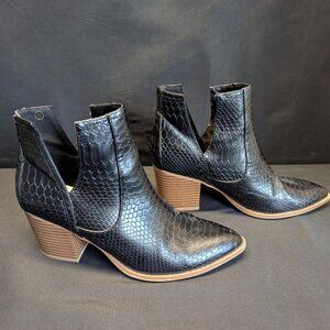 Similar items Sponsored See all   Zara Trafaluc Faux Leather Zip Ankle Booties H